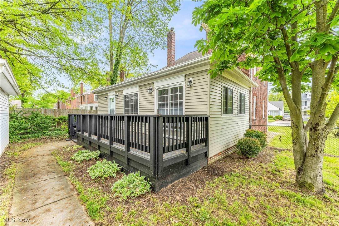 Euclid, OH 44132,563 E 260th ST