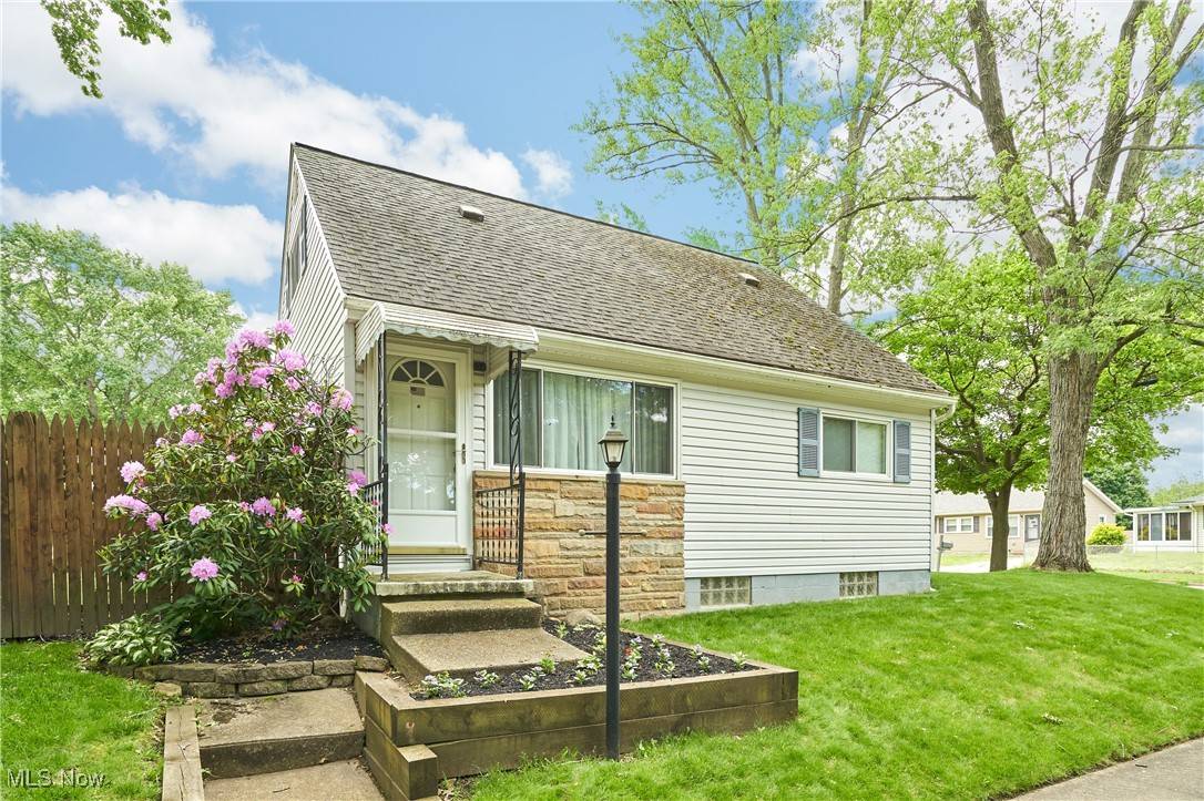 Akron, OH 44305,1658 Bronson RD