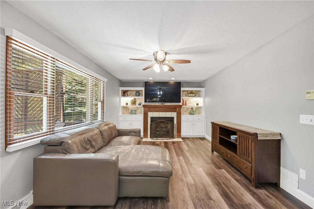 OH 44077,1307 Falling Rock LN