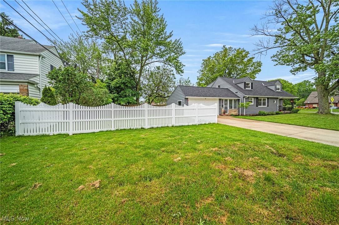 South Euclid, OH 44121,2039 S Green RD