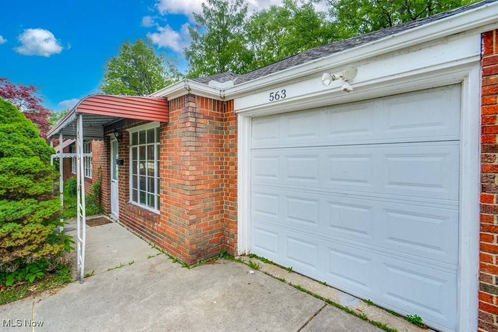 Euclid, OH 44132,563 Sycamore DR