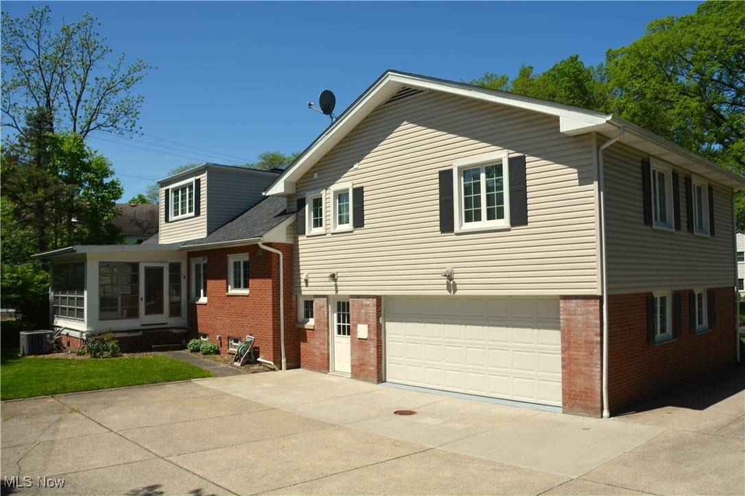 Shaker Heights, OH 44122,20526 W Byron RD