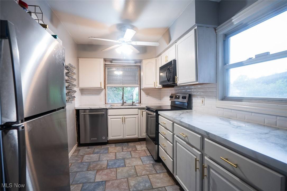 Parma, OH 44129,7811 Snow RD