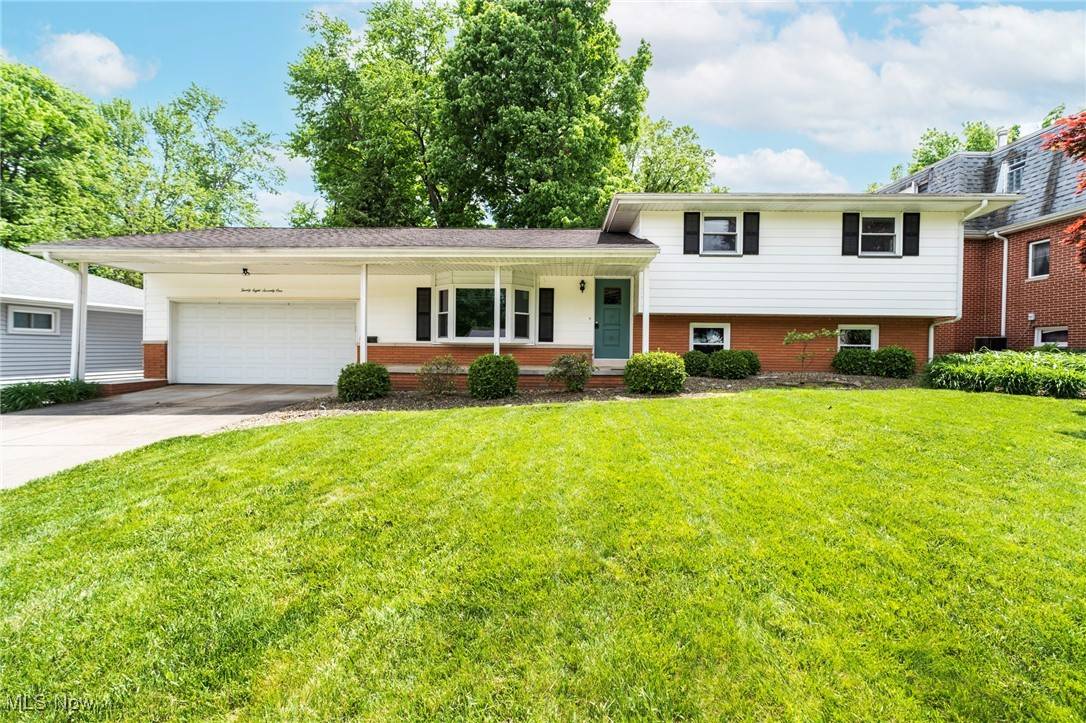 Youngstown, OH 44511,2871 Bears Den CT