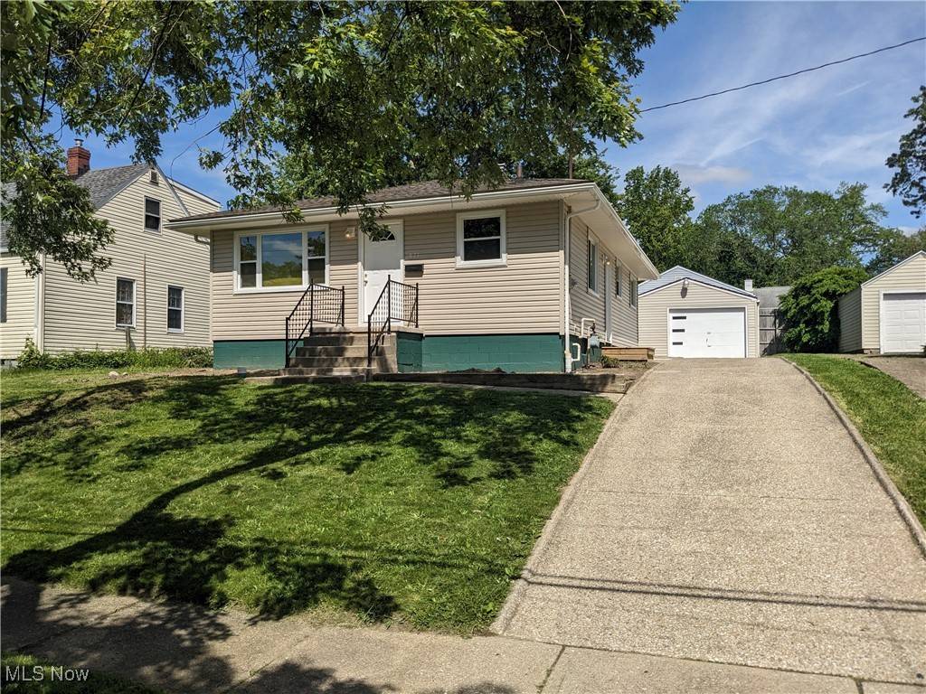 Akron, OH 44305,871 Chinook AVE