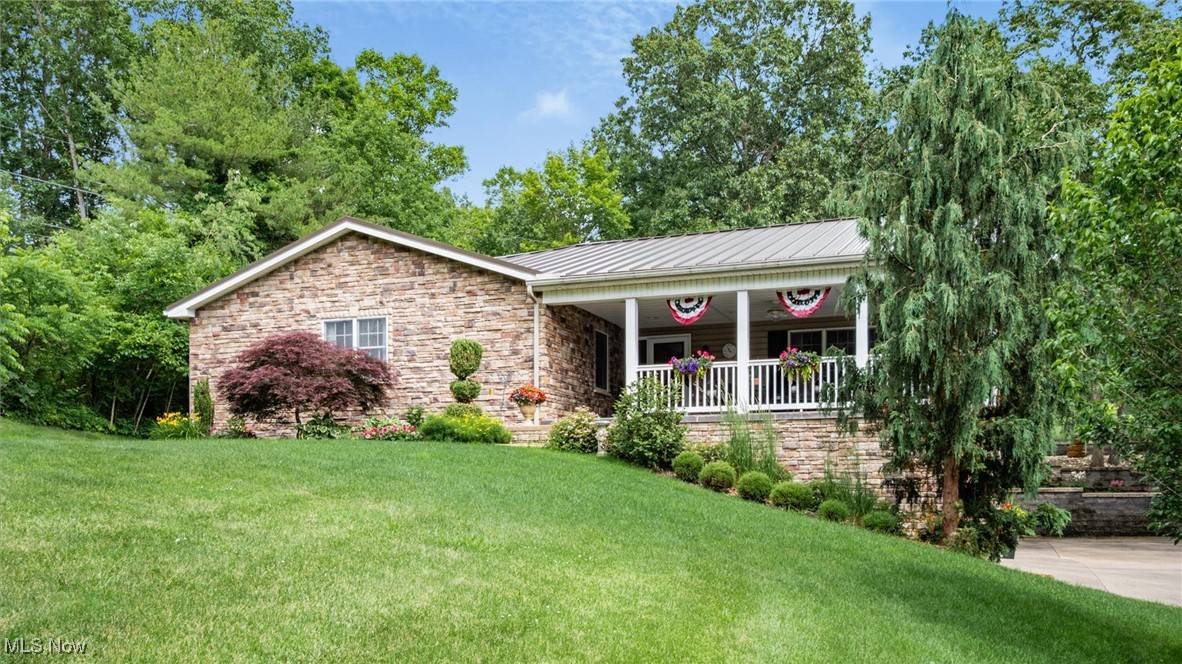 Cambridge, OH 43725,8 Manor DR