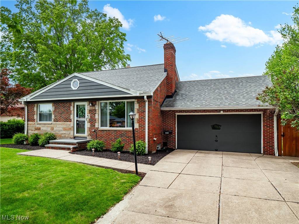 North Olmsted, OH 44070,4482 Ranchview AVE