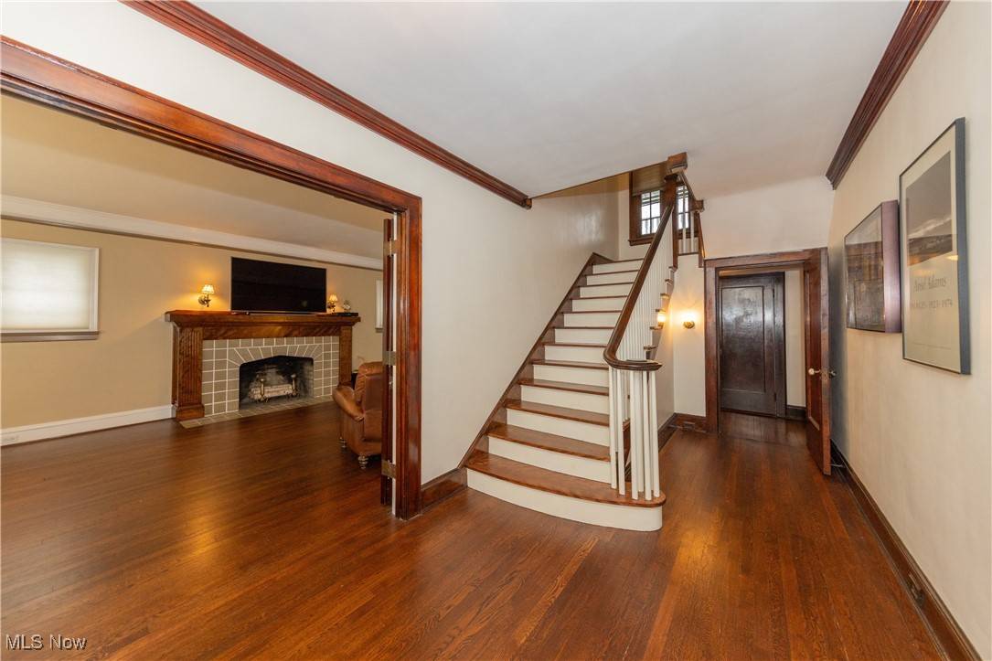 Lakewood, OH 44107,1477 Waterbury RD