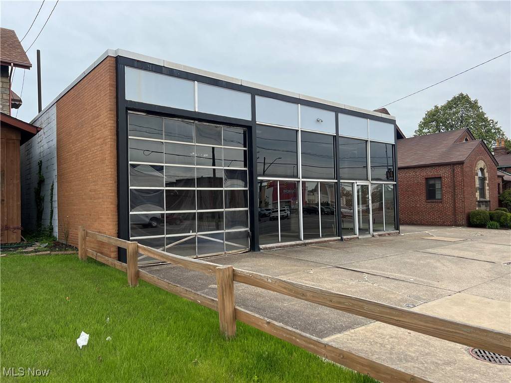 Cleveland, OH 44111,15014 Lorain AVE