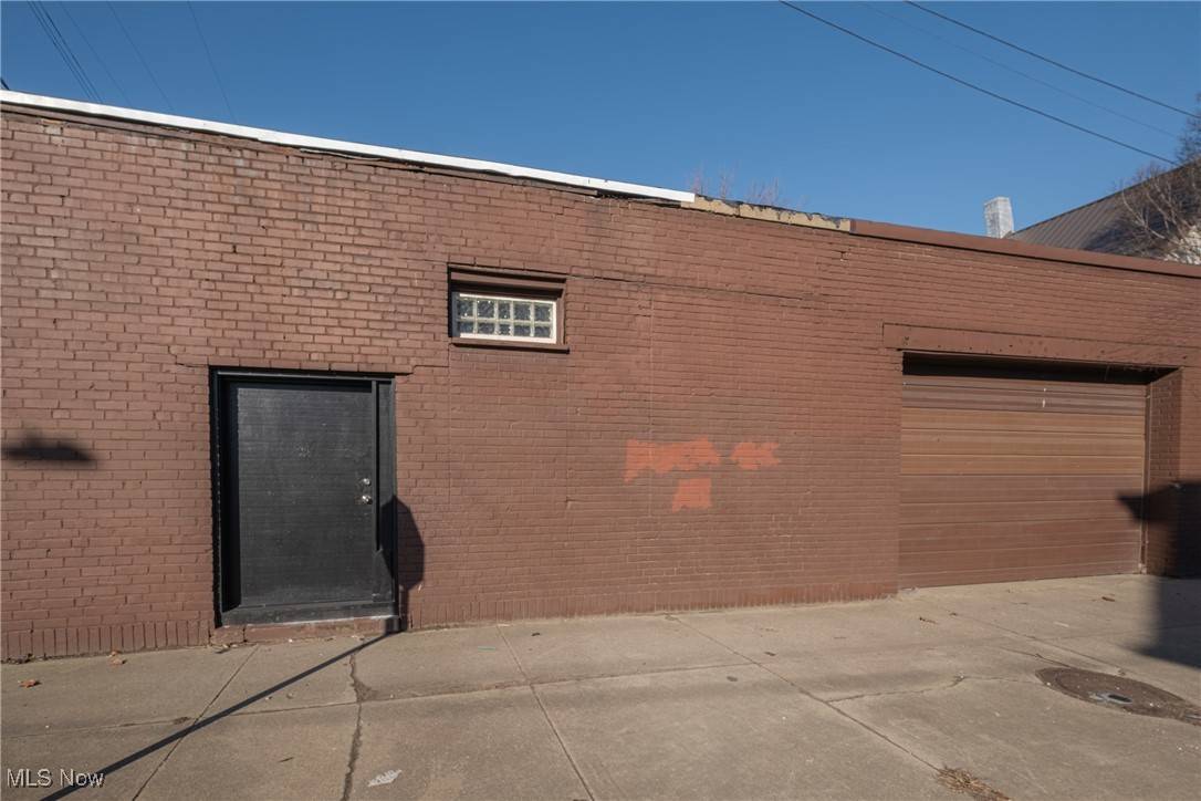 Cleveland, OH 44103,1194 E 60th ST