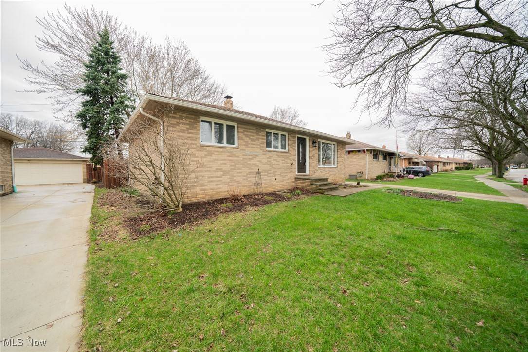Cleveland, OH 44144,9913 Shady LN