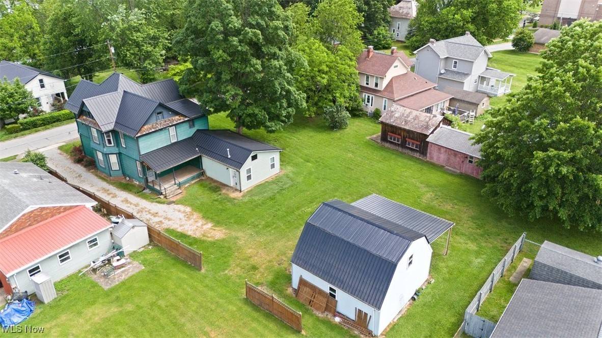 Williamstown, WV 26187,111 W 4 1/2 ST