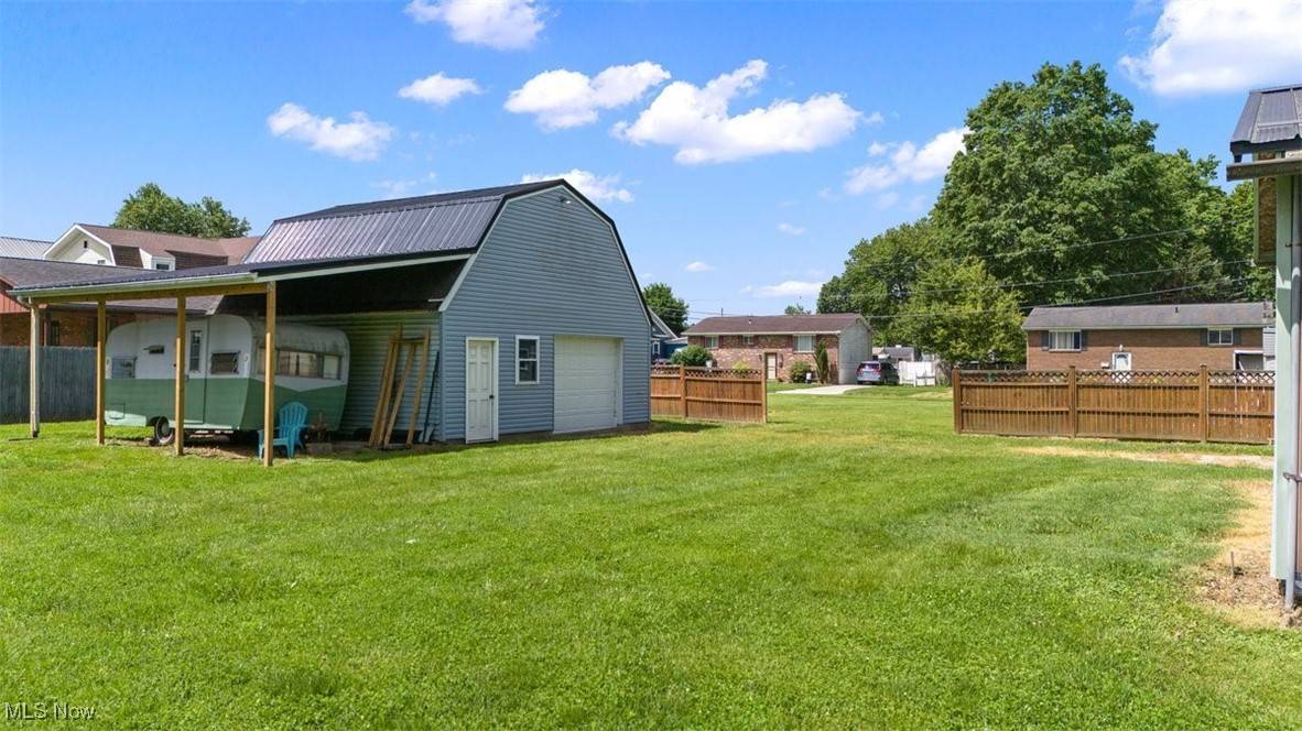 Williamstown, WV 26187,111 W 4 1/2 ST