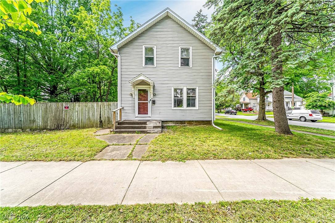 Elyria, OH 44035,803 East AVE