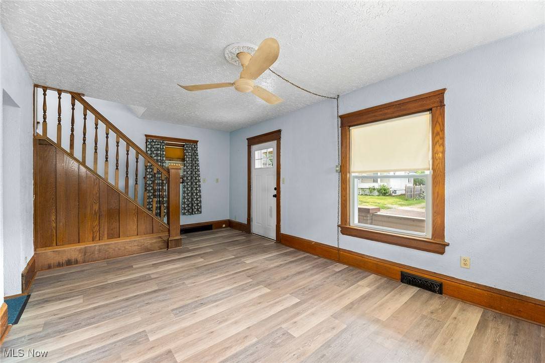 Akron, OH 44311,916 Kling ST