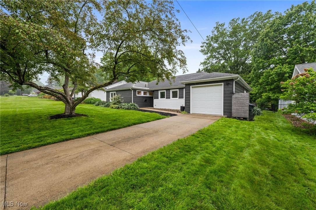 Akron, OH 44313,461 Overwood RD