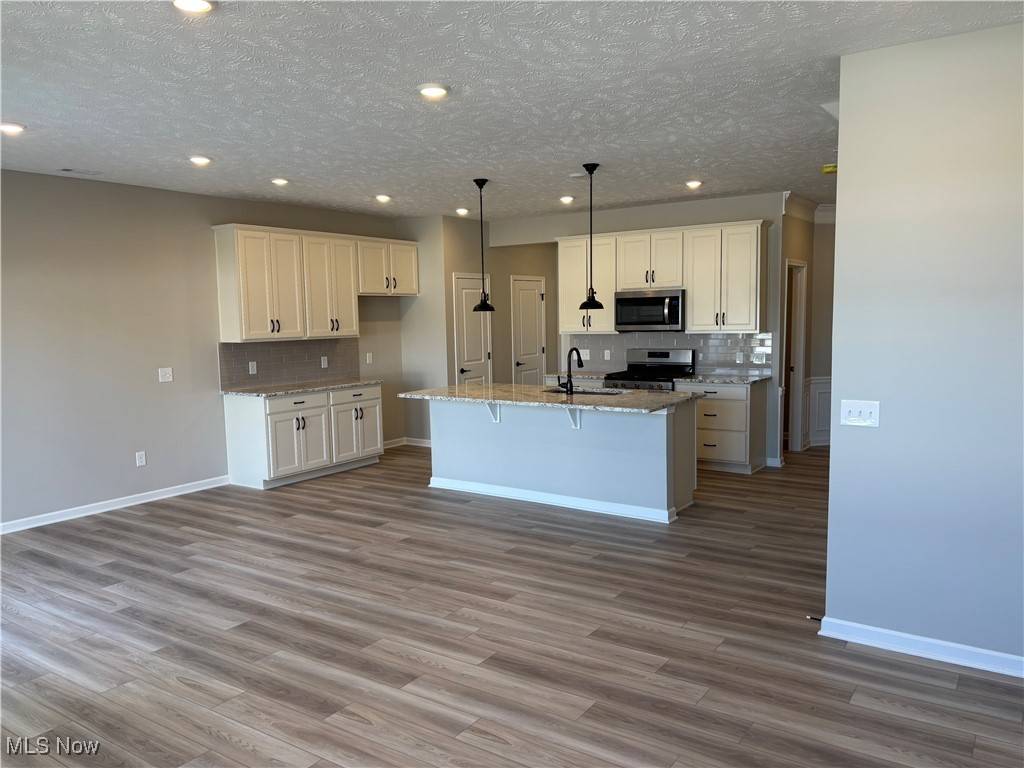 Westlake, OH 44145,1649 Merlot LN