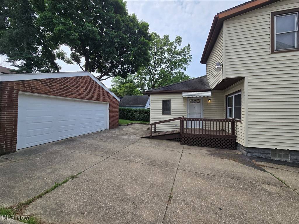 Akron, OH 44310,1043 Oakland AVE