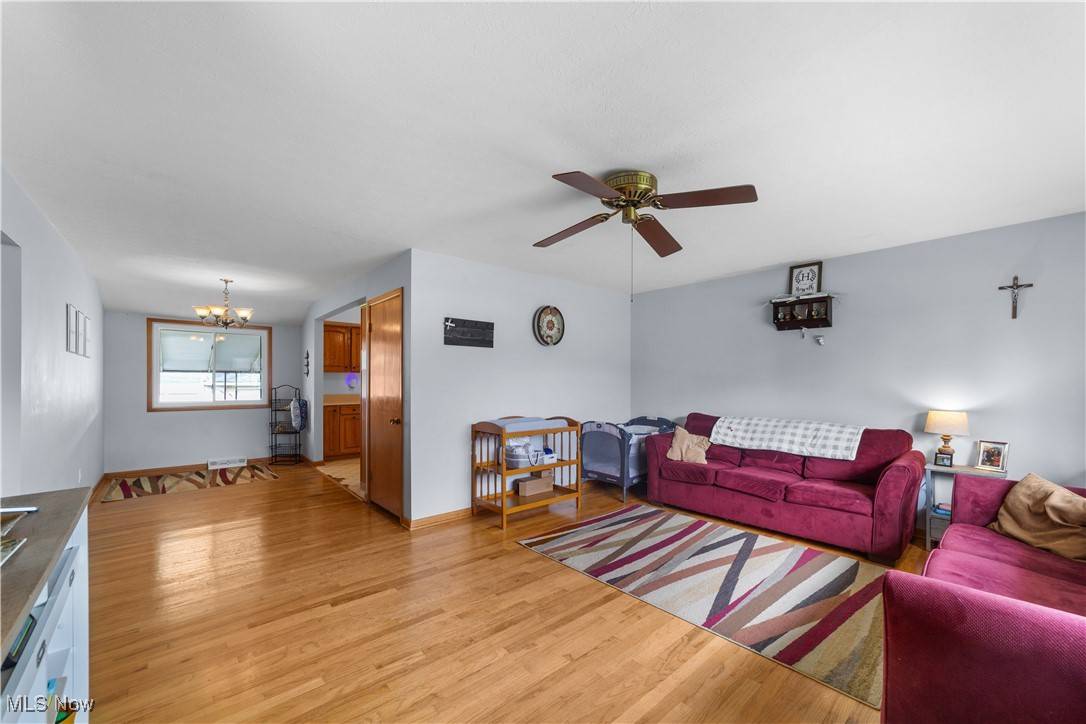 Parma, OH 44129,8908 Harrow DR
