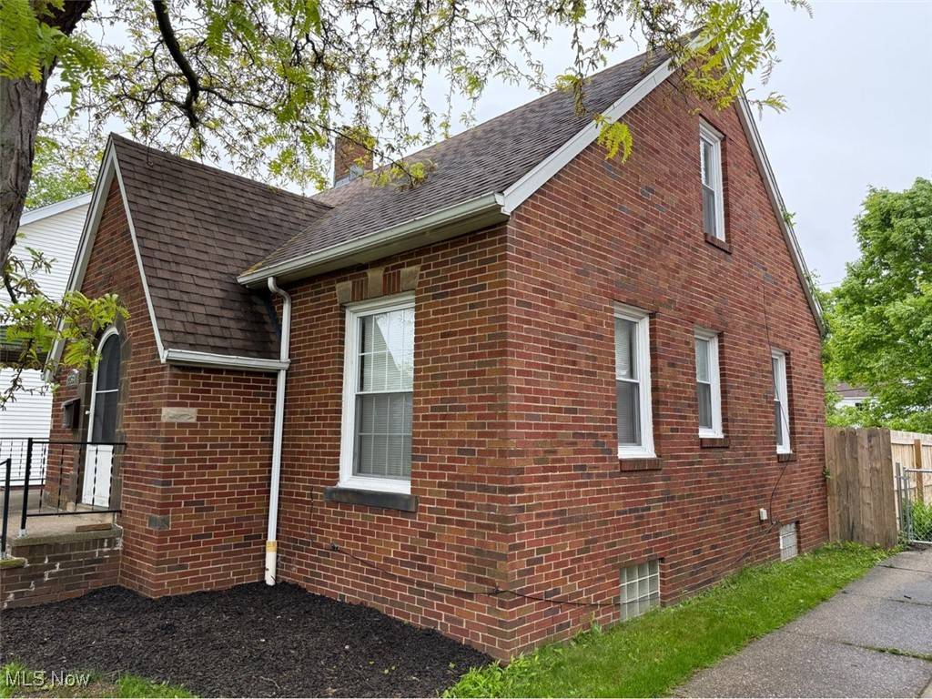 Euclid, OH 44117,22561 Chardon RD