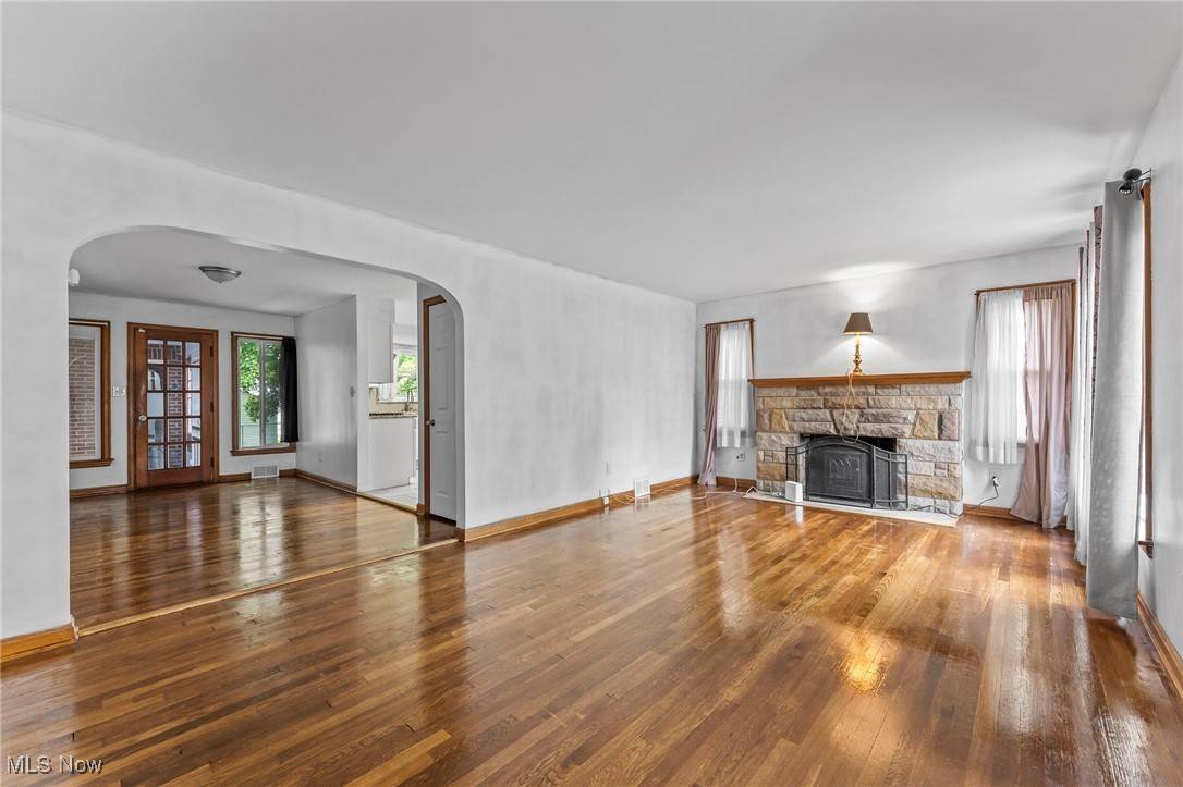 Akron, OH 44320,884 Greenwood AVE