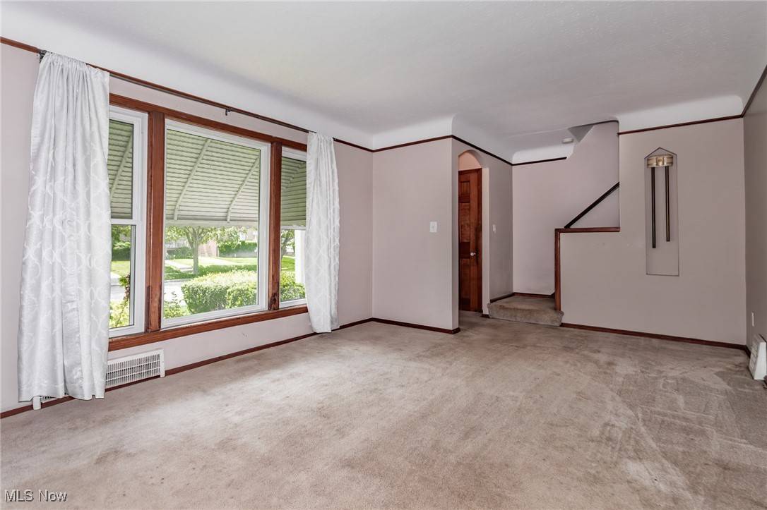 Euclid, OH 44123,22651 Arms AVE