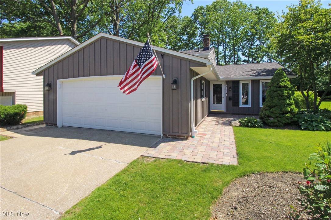 Bay Village, OH 44140,27913 Knickerbocker RD