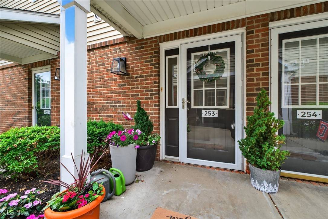 Fairlawn, OH 44333,3375 Lenox Village DR #253