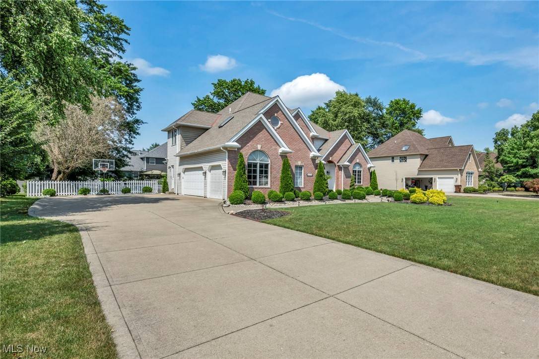 Westlake, OH 44145,25726 Laura LN
