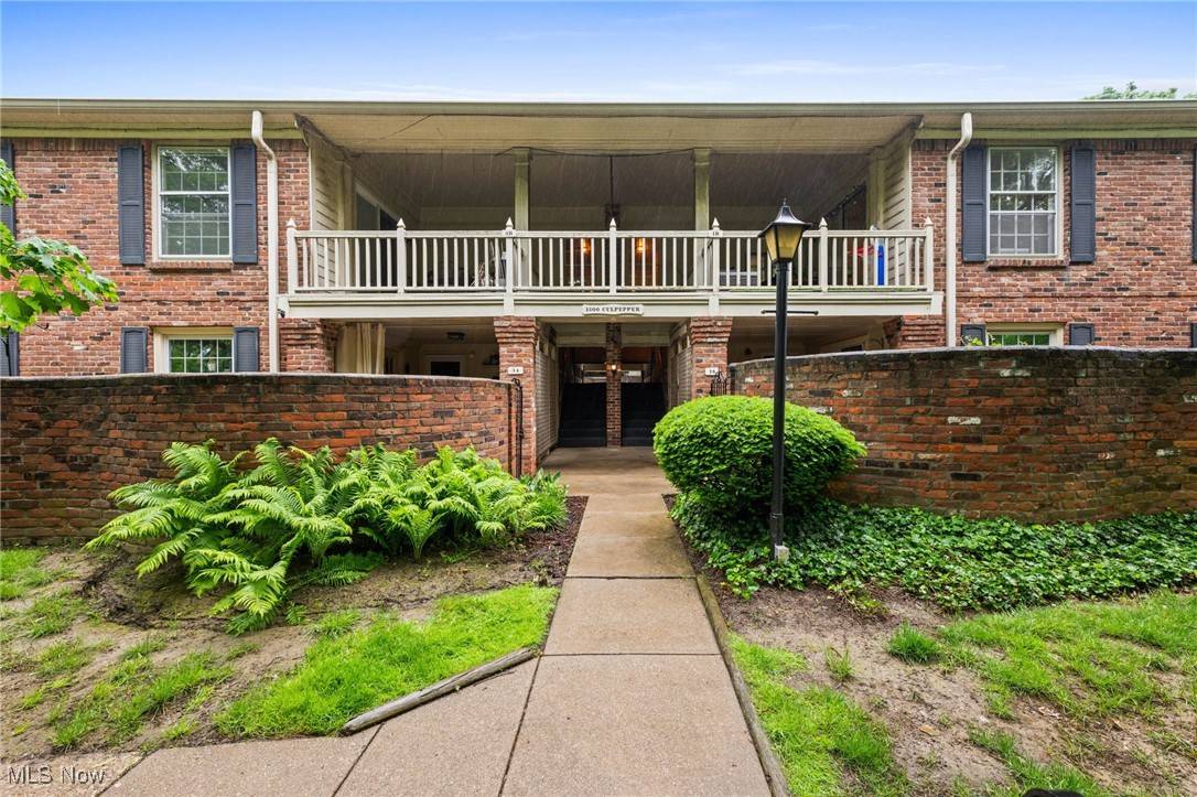 Akron, OH 44313,1300 Culpepper DR #1B
