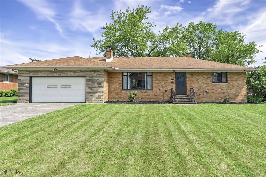 Seven Hills, OH 44131,321 Justo LN