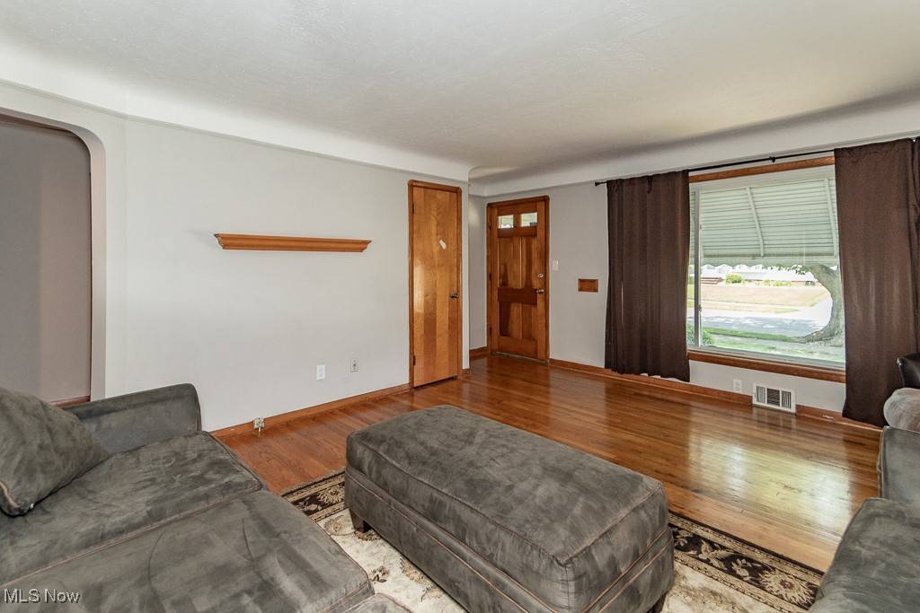 Parma, OH 44130,11819 Glamer DR