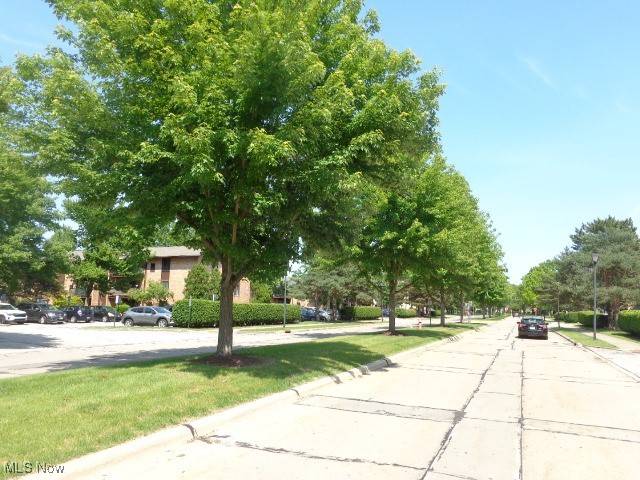 Middleburg Heights, OH 44130,16395 Heather LN #201