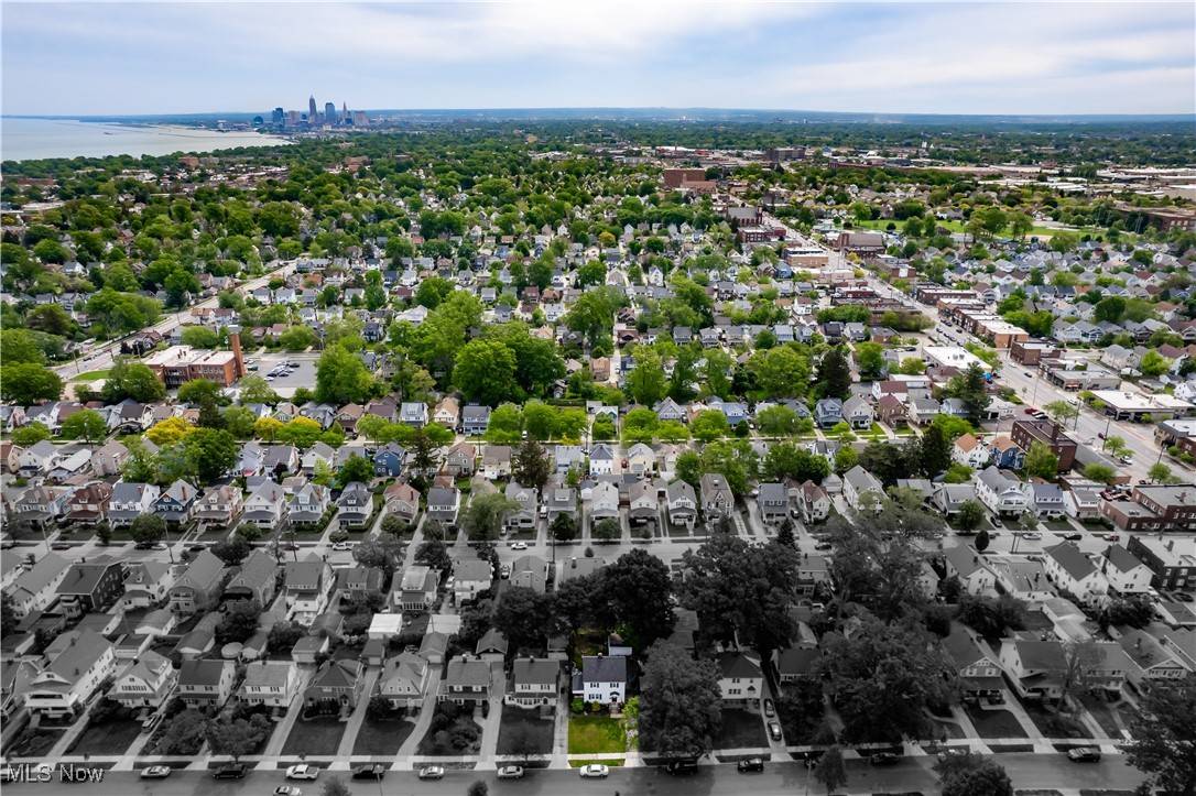 Lakewood, OH 44107,1639 Parkwood RD