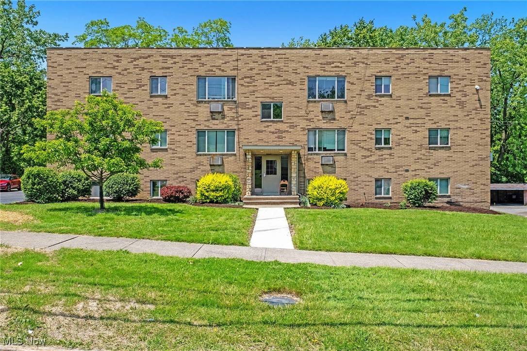 Garfield Heights, OH 44125,4560 E 104th ST