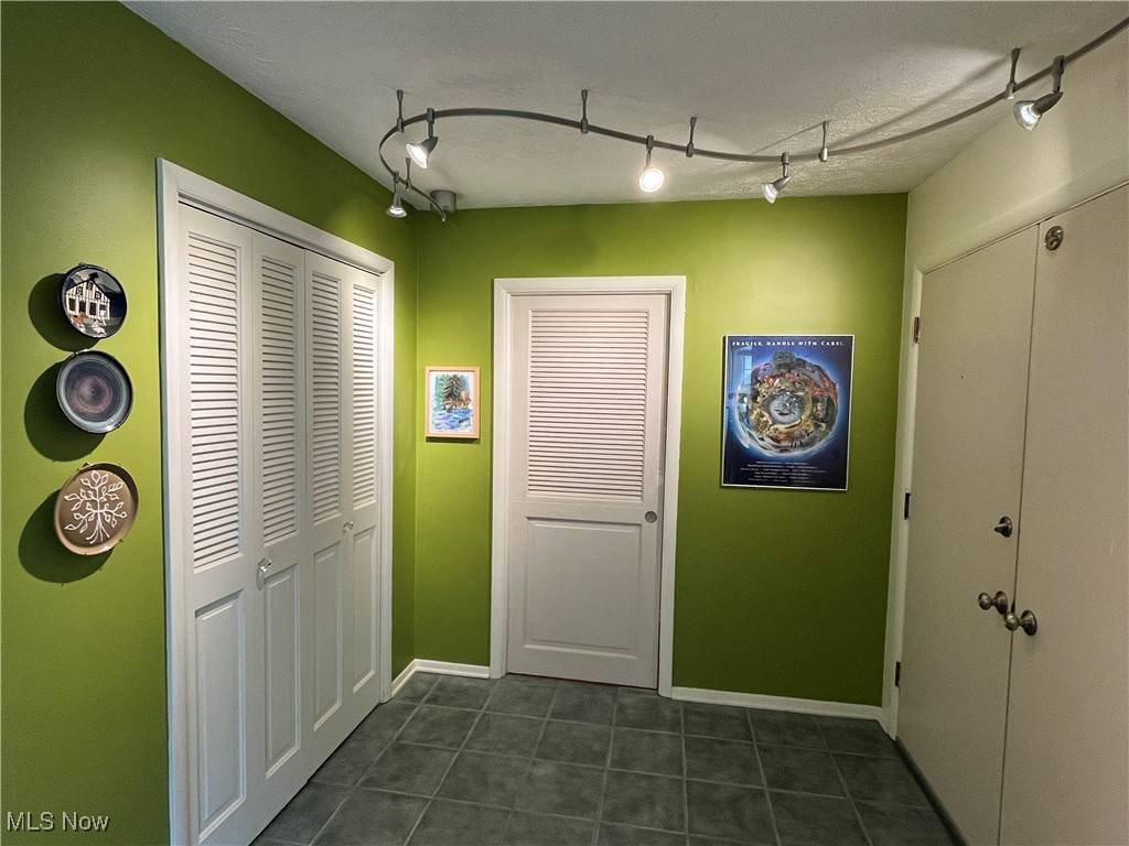 Fairlawn, OH 44333,325 Beaumont DR