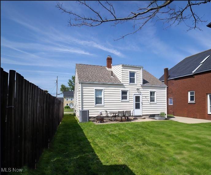 Struthers, OH 44471,208 Como ST
