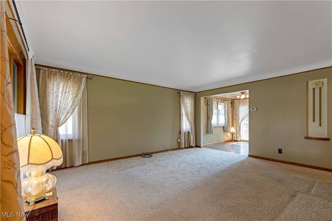 Parma, OH 44130,6913 Greenleaf AVE