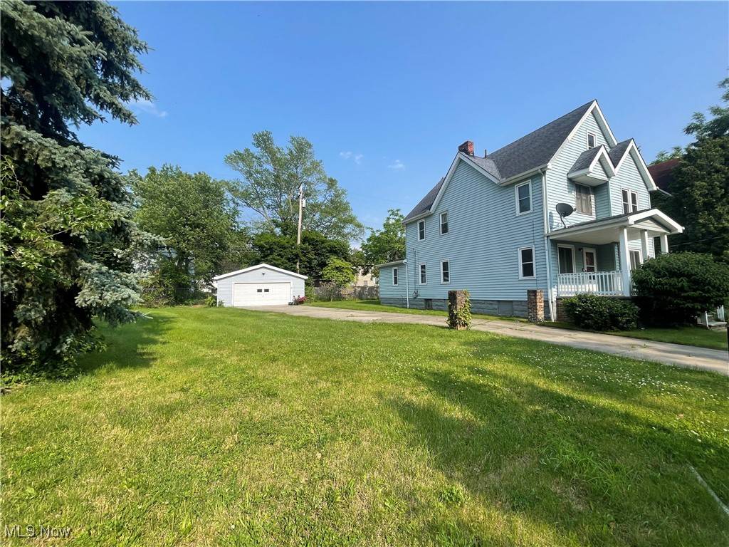 Cleveland, OH 44106,2233 E 93rd ST