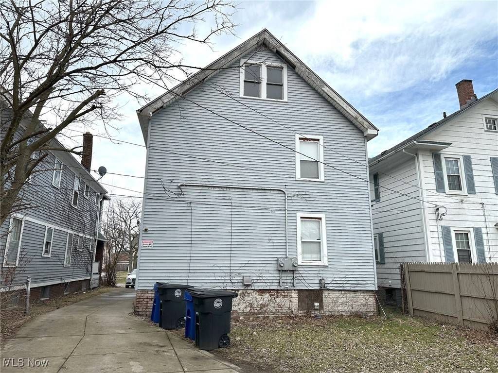 Cleveland, OH 44104,2661 Martin Luther King Jr DR