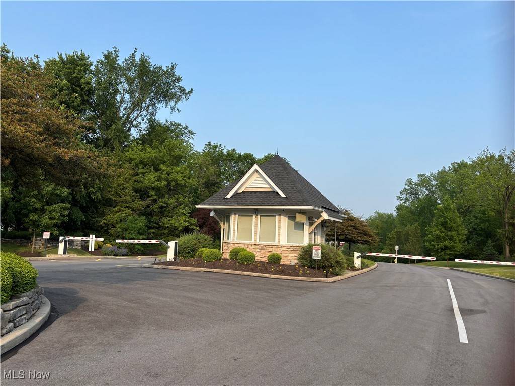 North Royalton, OH 44133,18267 Crystal Lakes DR