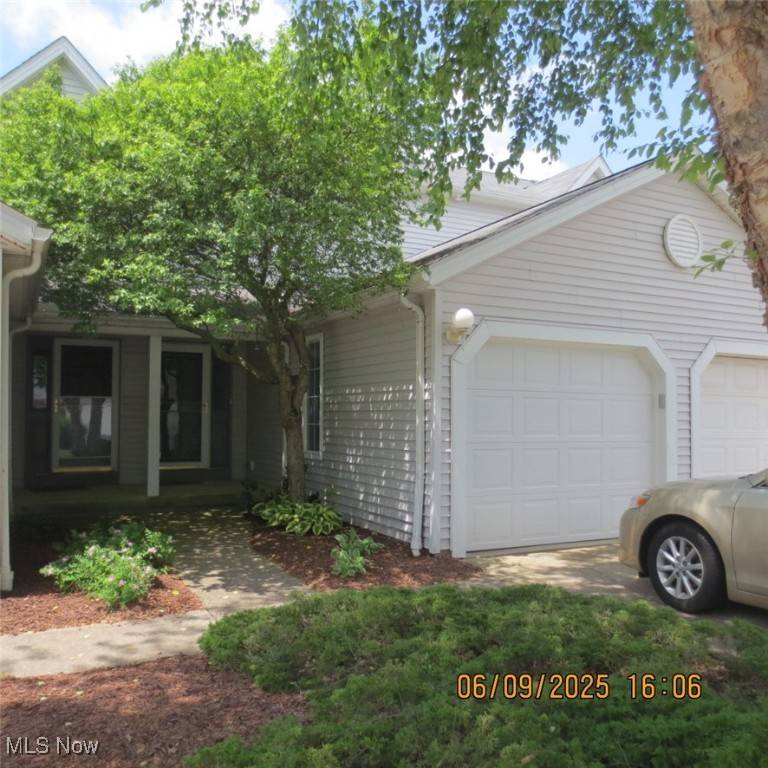 Streetsboro, OH 44241,696 Crownwood CT