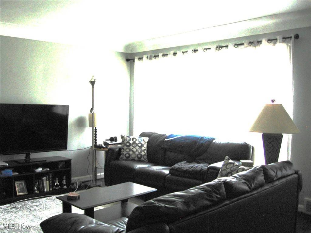 South Euclid, OH 44121,4106 Colony RD