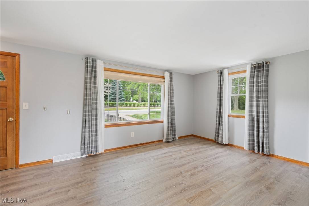 Wadsworth, OH 44281,541 Broad ST