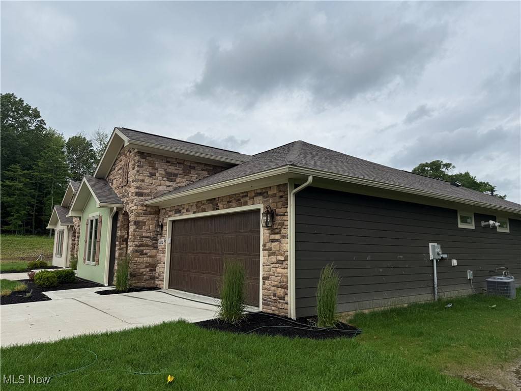 Massillon, OH 44646,2172 Via Luna CIR NW #16