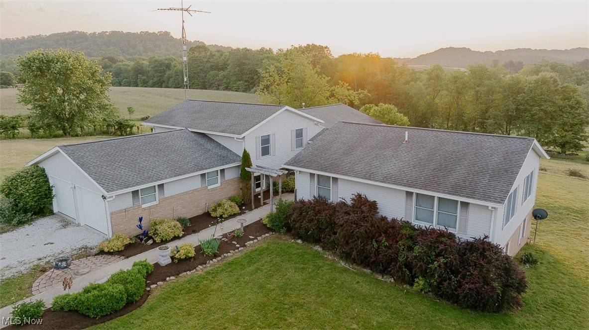Sherrodsville, OH 44675,3394 Camille RD SW