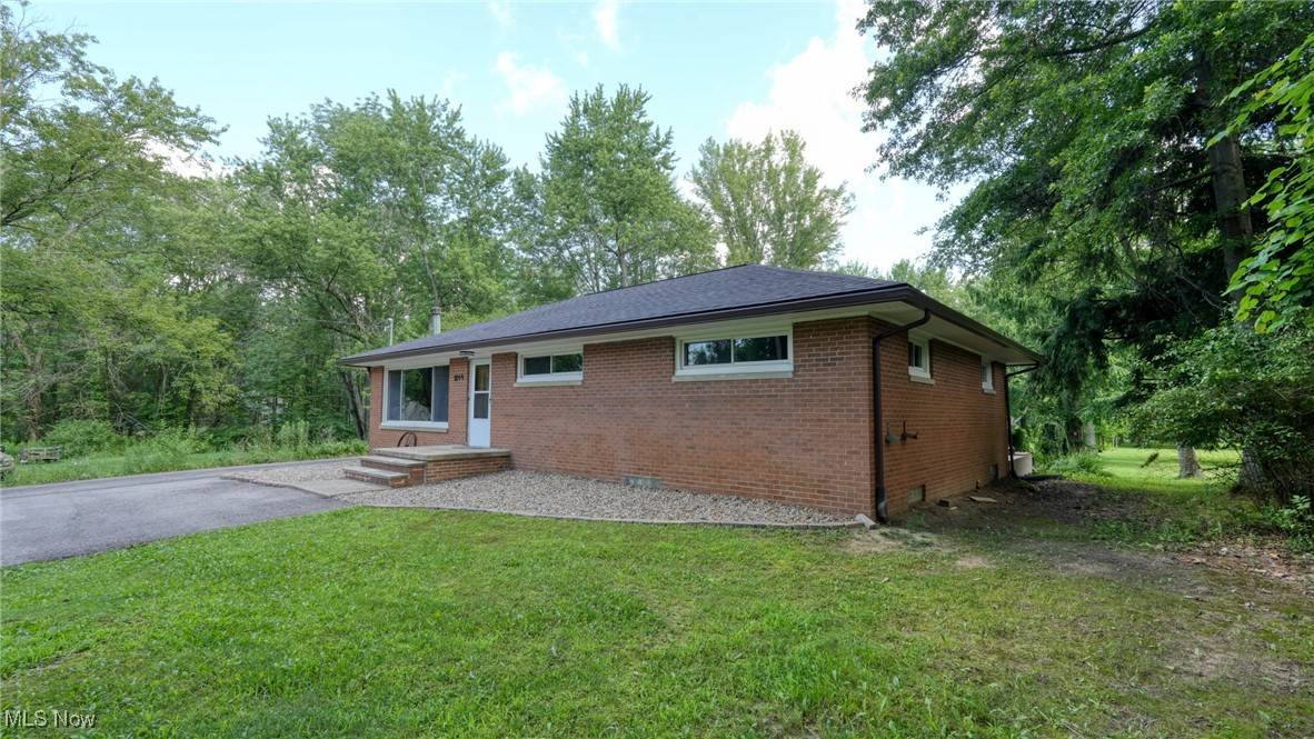 North Canton, OH 44720,2099 Greensburg RD