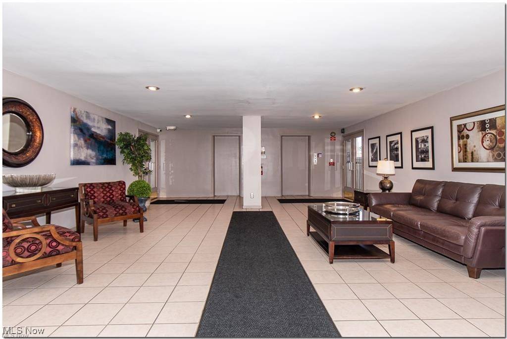 Shaker Heights, OH 44120,16100 Van Aken BLVD #202