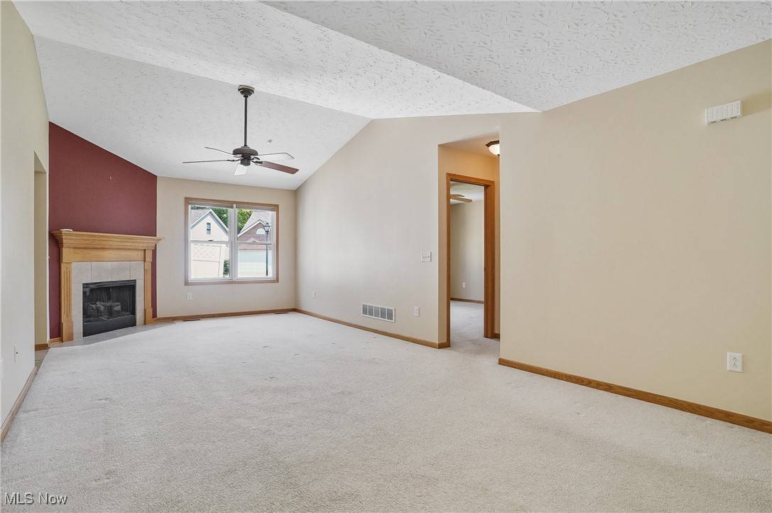 Akron, OH 44313,1391 Waters Edge DR