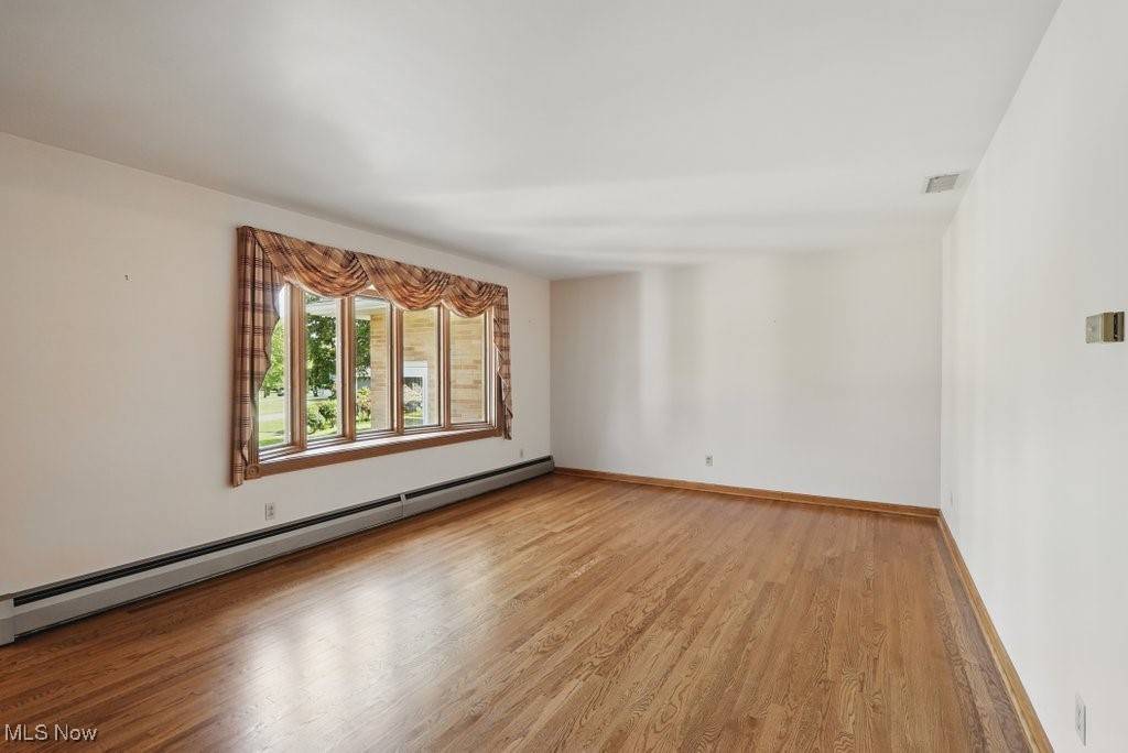 Stow, OH 44224,3777 Kay DR